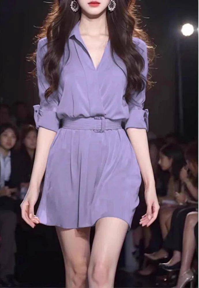 首先,要想将紫色穿搭穿出时尚感,关键在于选择合适的款式和搭配