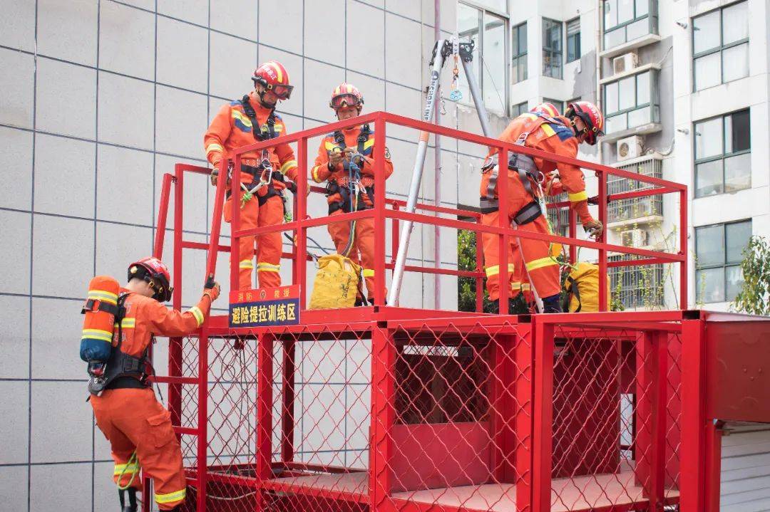 苦练"绳"功,保护"绳"命丨墟沟消防救援站扎实开展绳索救援专项训练
