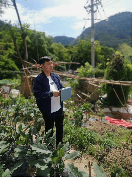 叶庭亦始终精心专研业务,用心履职,现任遂昌县自然资源和规划局云峰