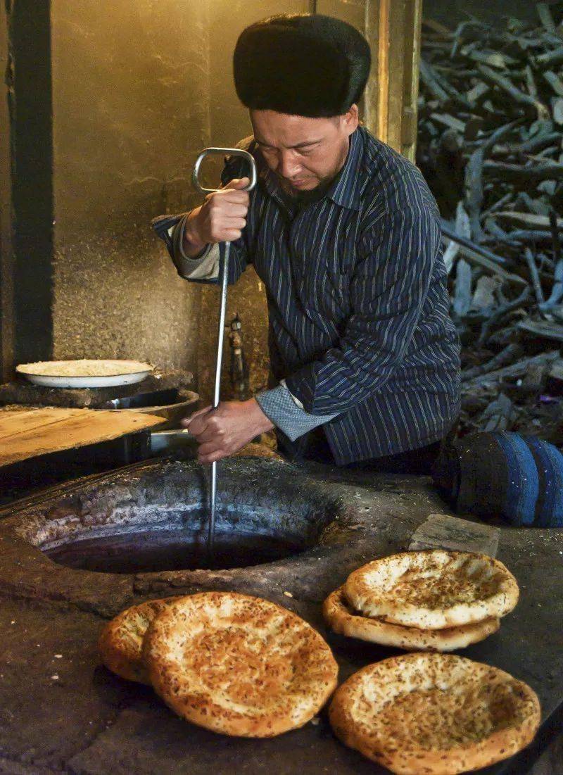 "不可一日无馕"的新疆人,烤褂卸嗷岢?