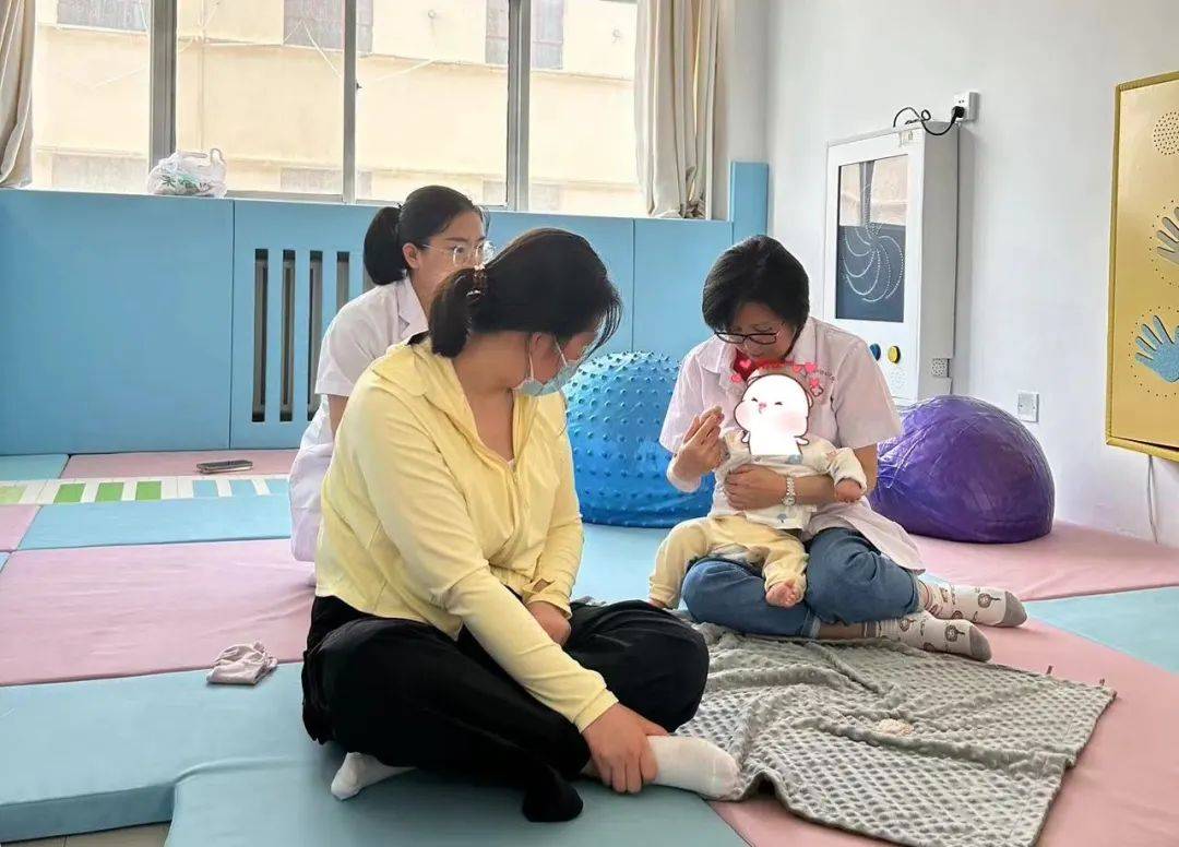 "医院儿保科护士长高爱香说.