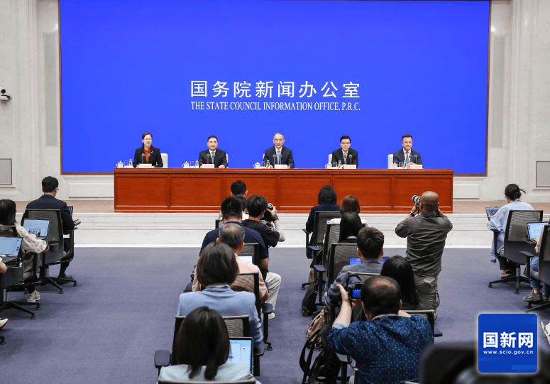 国新办举行“推动高质量发展”系列主题新闻发布会 围绕“坚定推进高质量发展 切实担负新时代西部大开发四川使命”作介绍_建设_先生_黄强