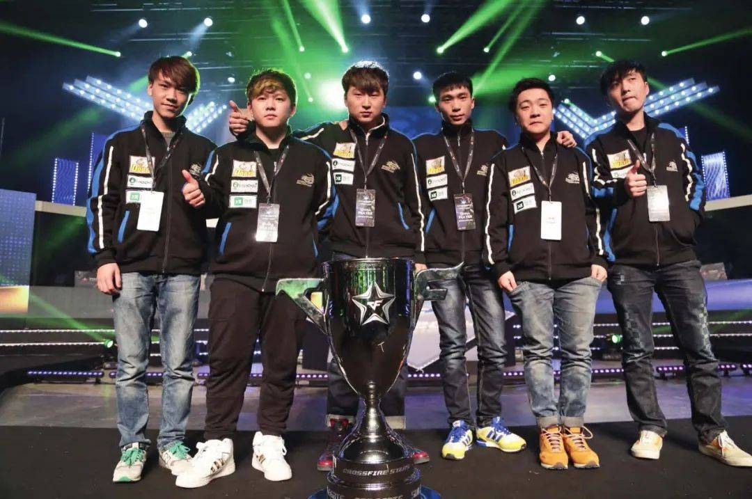 s4亚军,2021年和平精英职业联赛s2第四周周冠军;个人荣获2022