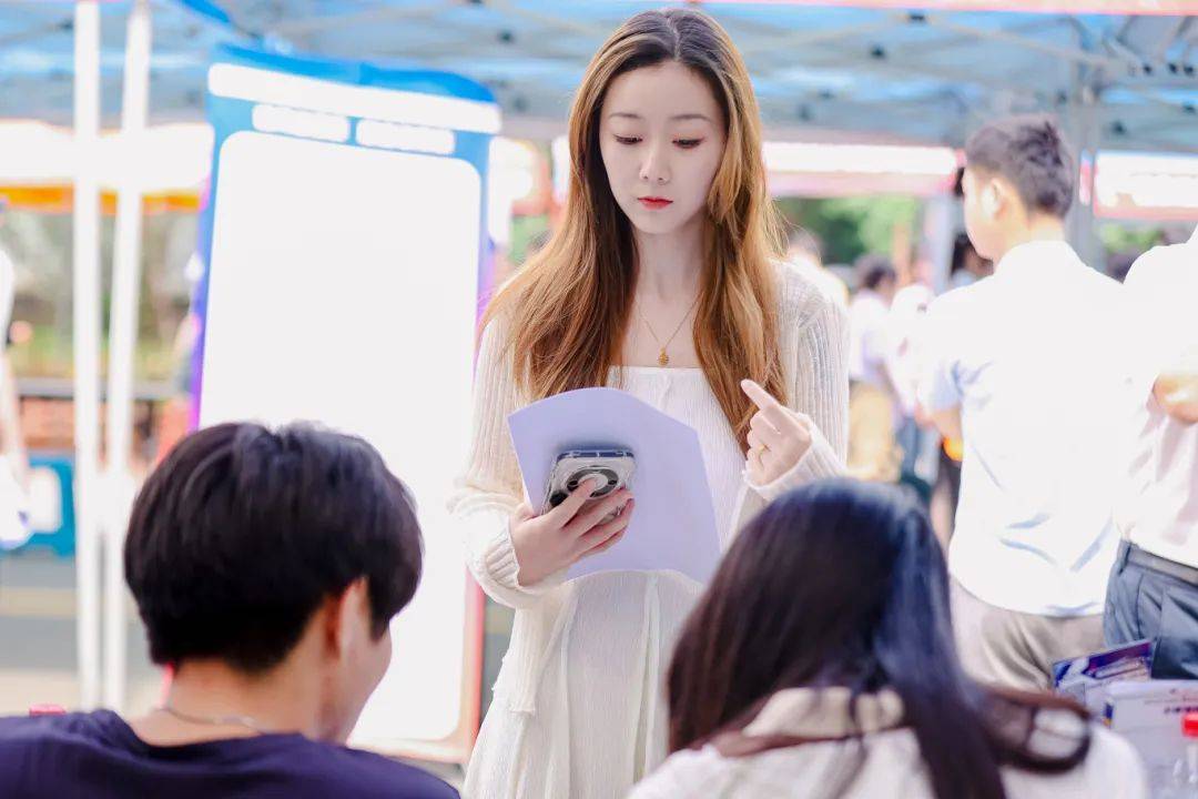 学妹他们带着2000余个就业岗位而是成都锦城学院优秀的学长学姐们是