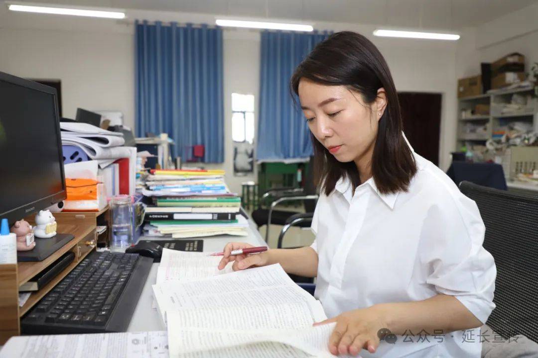 三尺讲台育桃李——记延长县高级中学教师张琴
