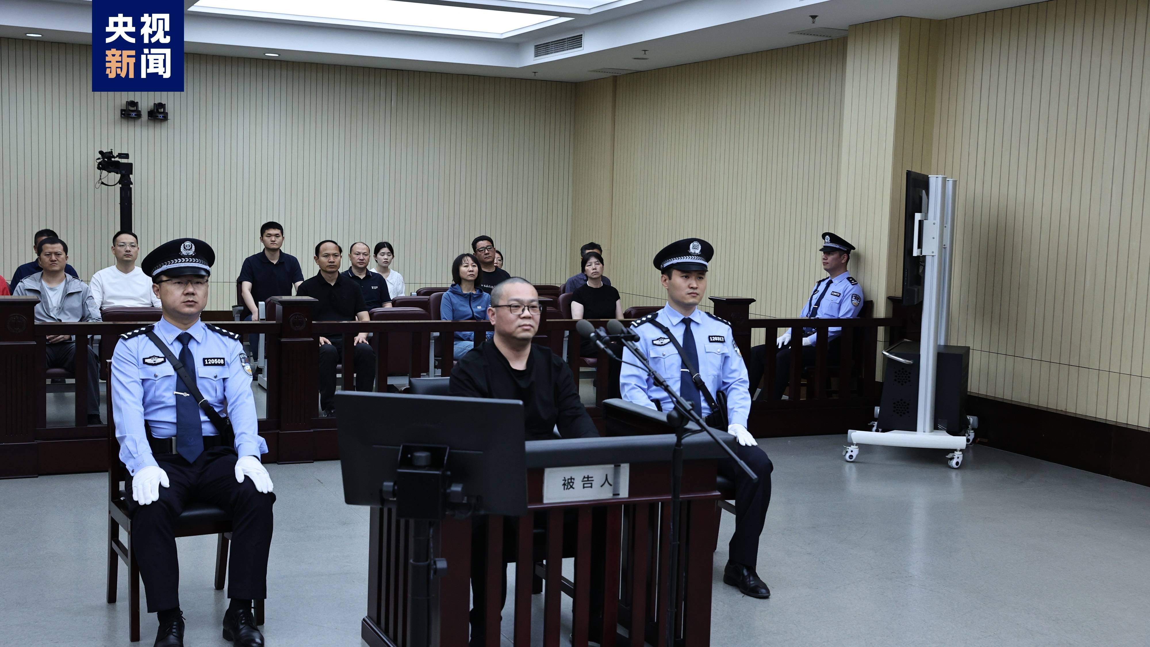 曾在央视反腐专题片与赖小民共同出镜