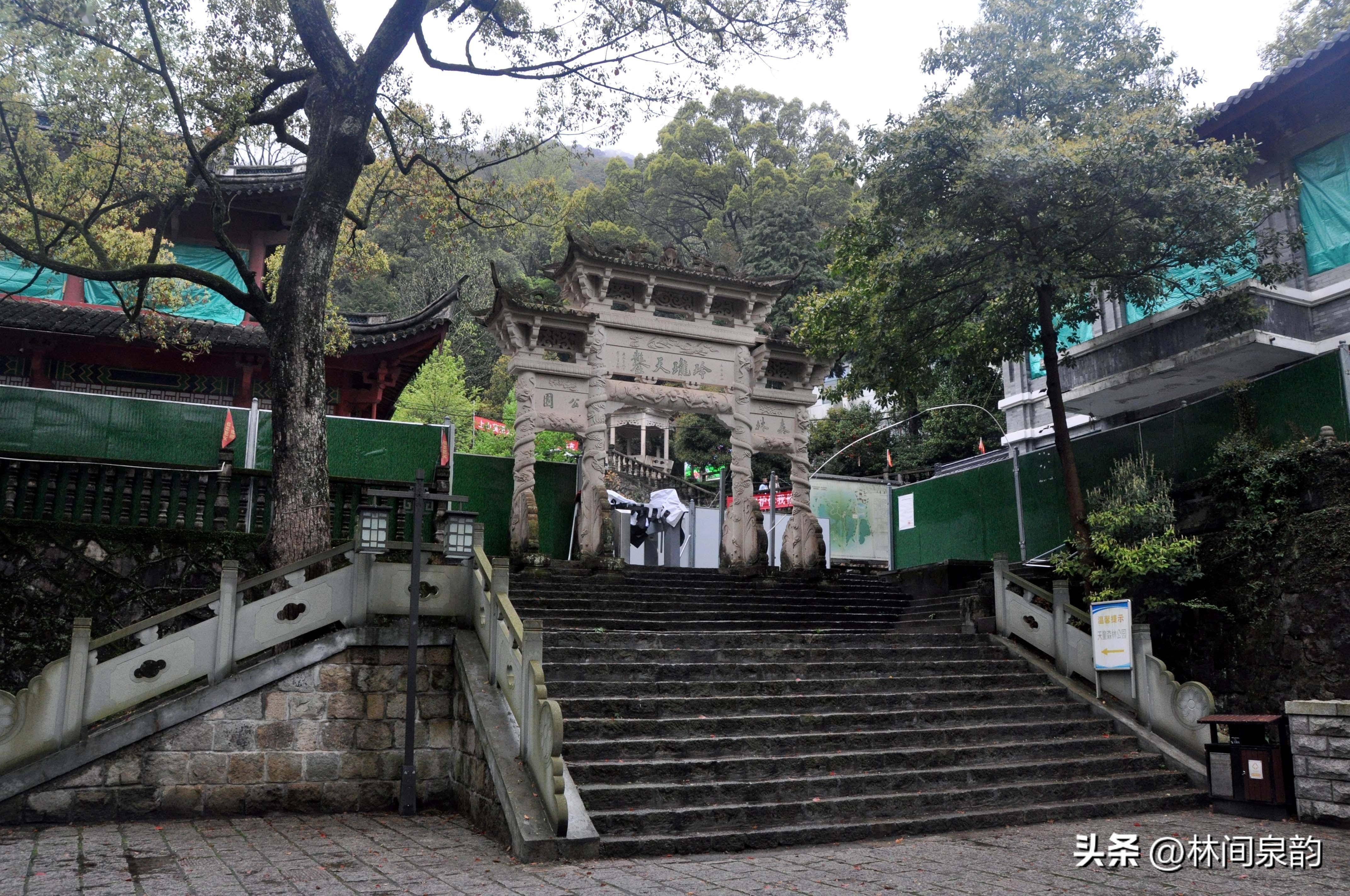 天童寺"群山峰抱一寺,一寺镇群山峰",美丽传说流传了1700多年