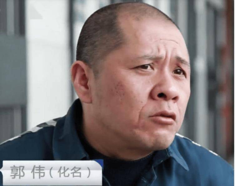 男子被判死刑,18年后,他戴着手铐,脚链回家救儿子_郭伟_小华_张丽