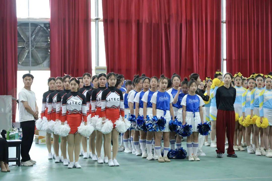 保定泽龙学校啦啦操队又双叒获奖啦!