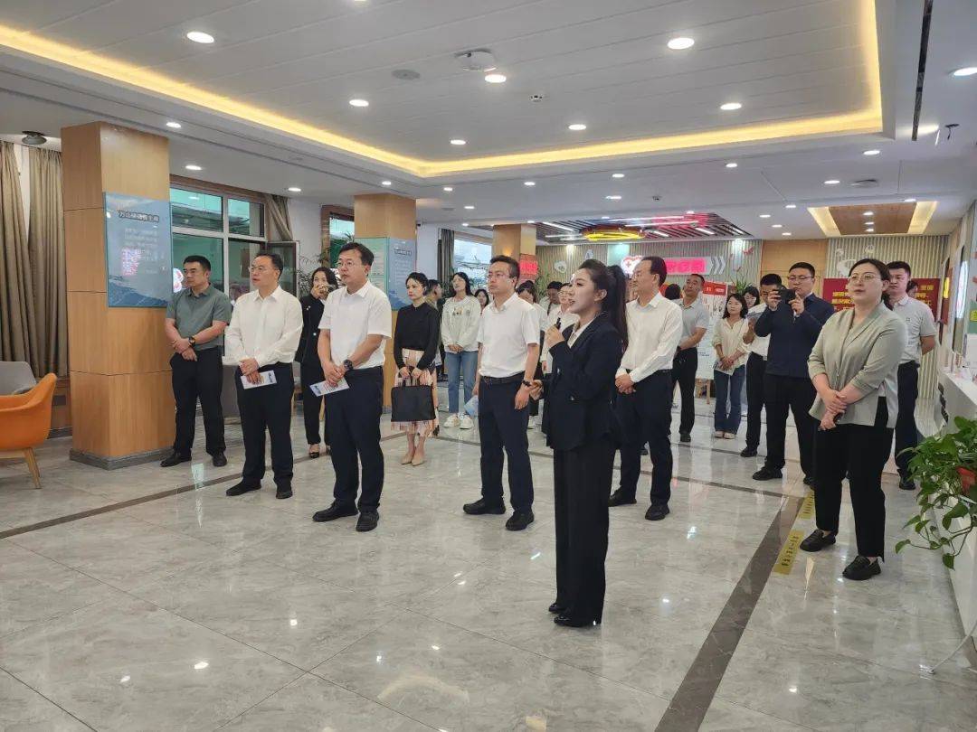 5月28日上午,与会人员首先前往兰州市城关区酒泉路街道友邻空间,佛慈