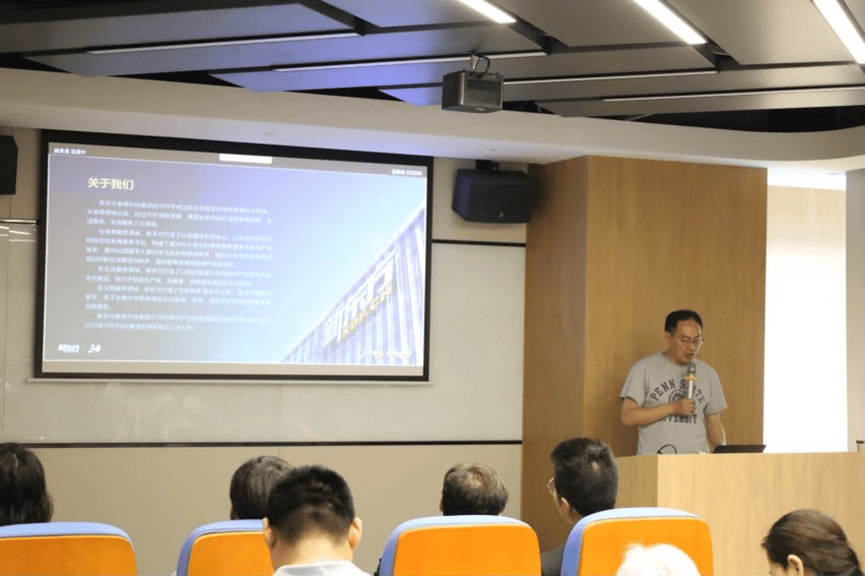 在互动环节,新东方钱方正老师和夏海清老师分别回答了同学们关于