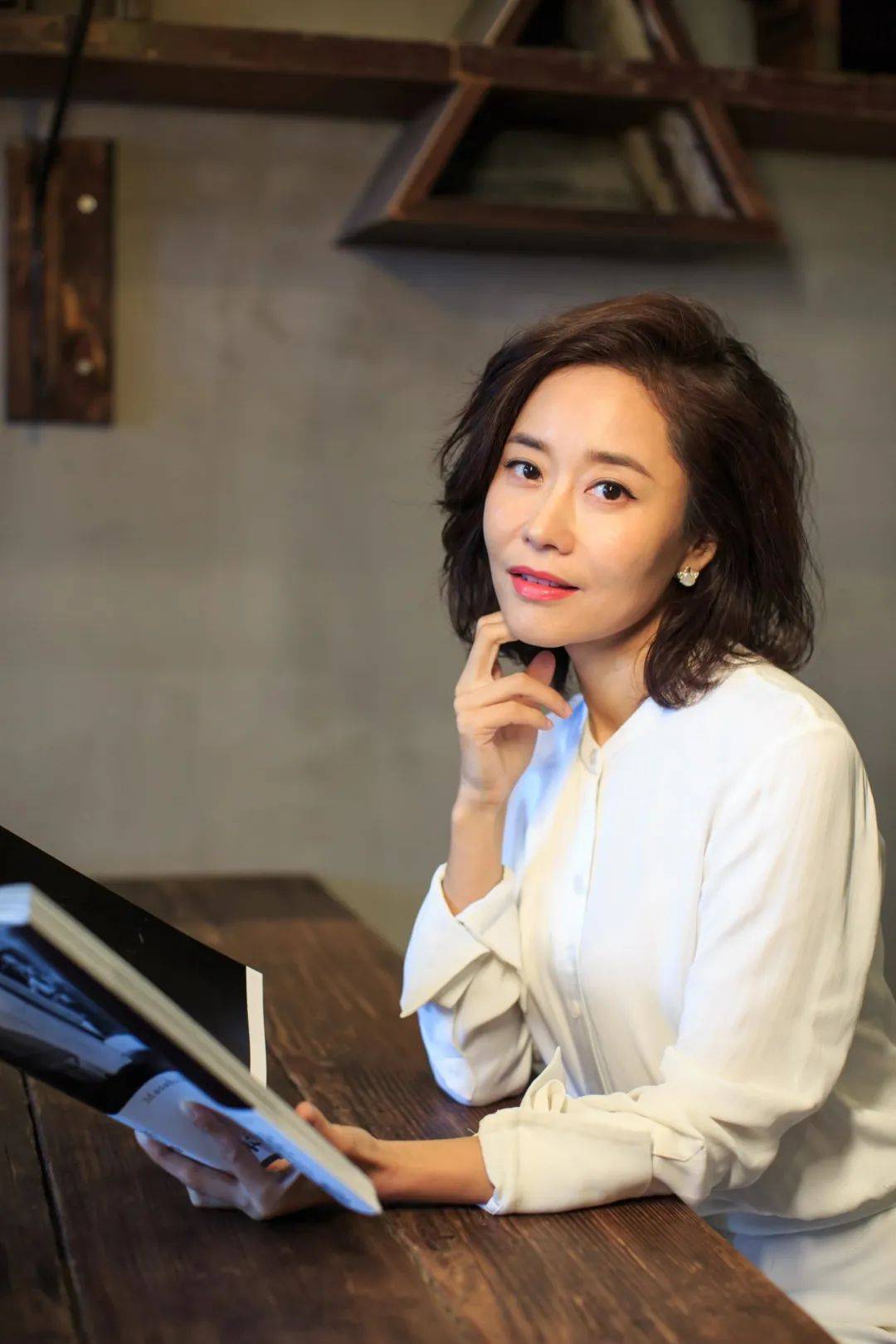 嘉宾简介费用:98元/人(费用包含《最是诗经慰人心》和《带夫修行》各