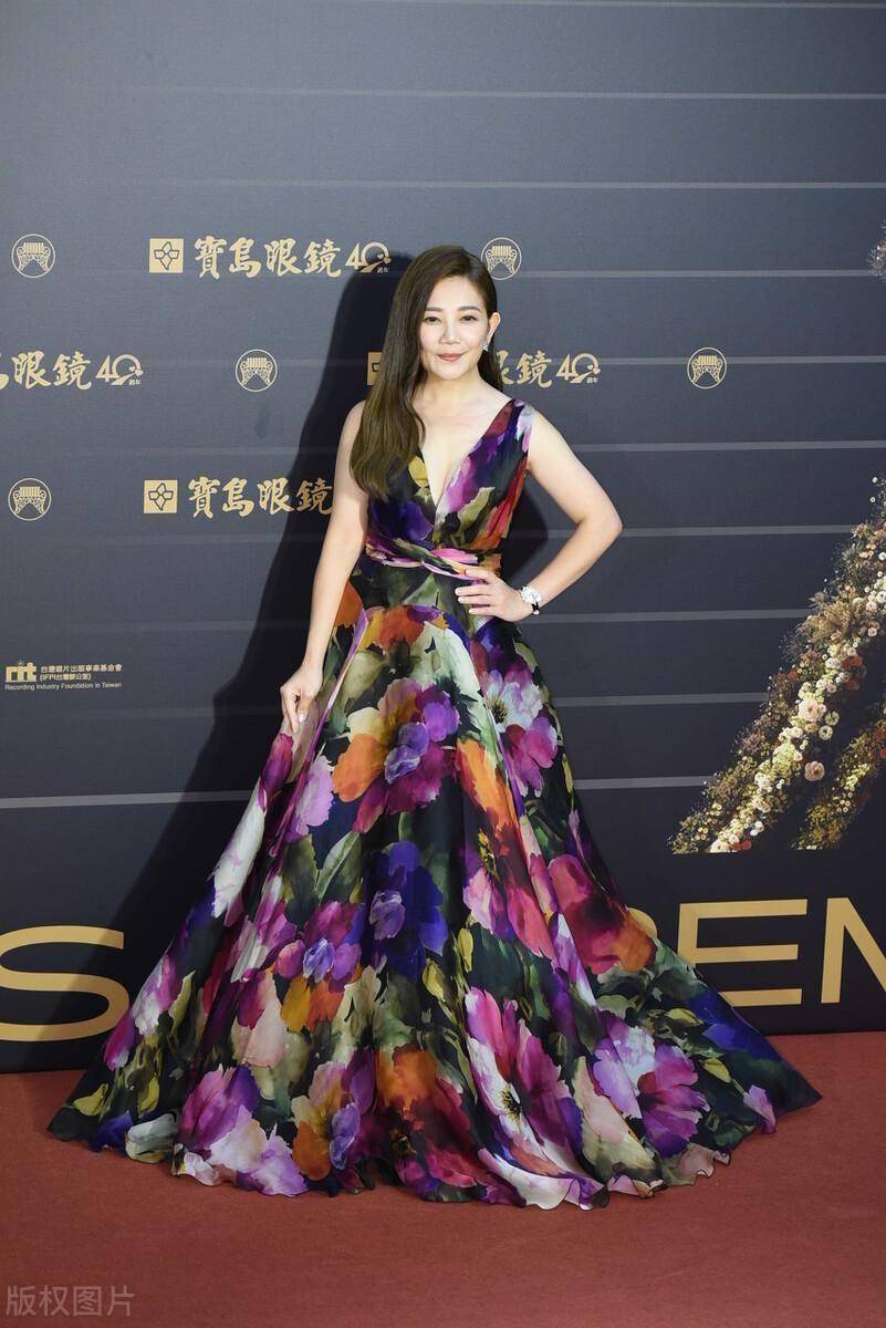 梁静茹这身材,这才是尤物啊!