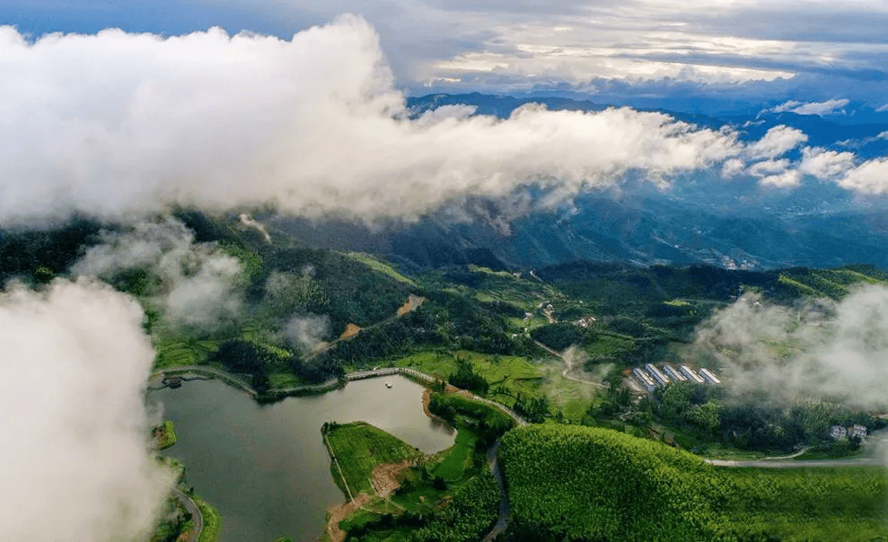 拥有国家4a级景区黄柏山国家森林公园等众多旅游资源.我市商城县上榜!