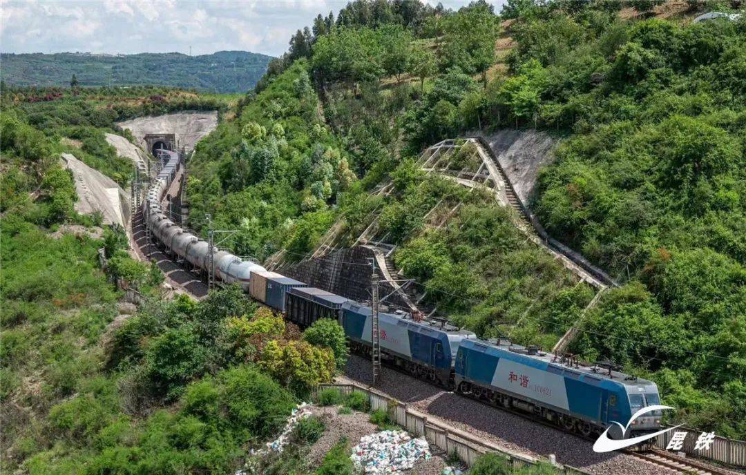 镜头下的绝美云岭铁路
