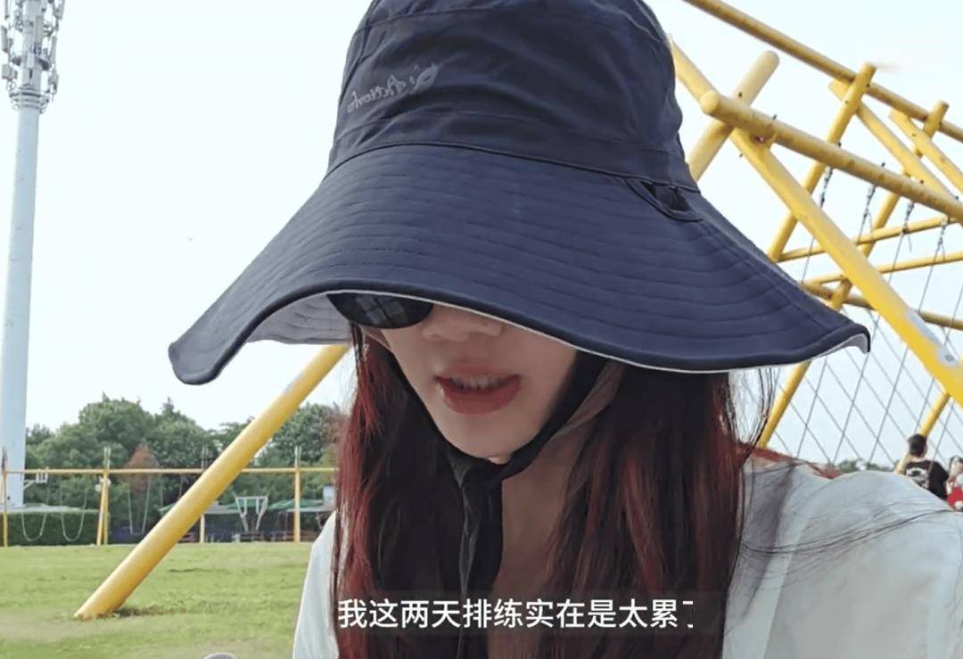 苗苗晒一家四口露营庆结婚4周年,2岁儿子褪去婴儿肥,帅得太惹眼