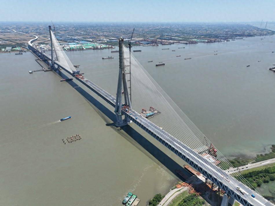 世界在建最大跨度公铁两用斜拉桥进入合龙阶段_常泰_梁明_大桥