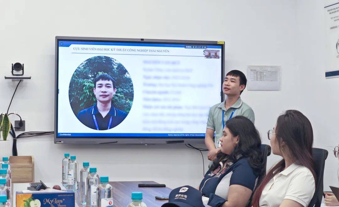 太原工业大学,河内工业大学的师生参观代表团来到舜宇光电(越南)参加