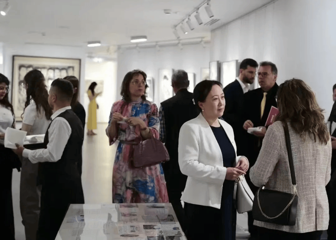 "兴来如答——博巴与中国当代绘画文献展"在罗马尼亚布
