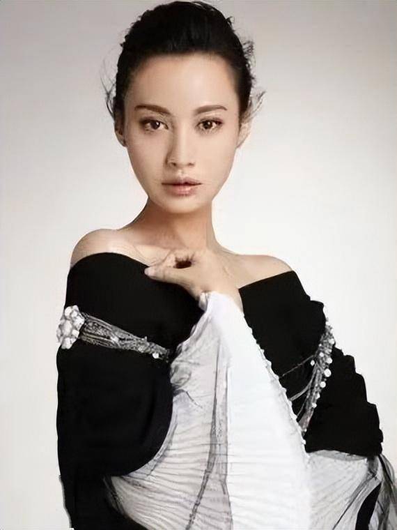 演员杨雪:事业巅峰嫁相貌平平老公,自称捡到宝,如今女儿很漂亮