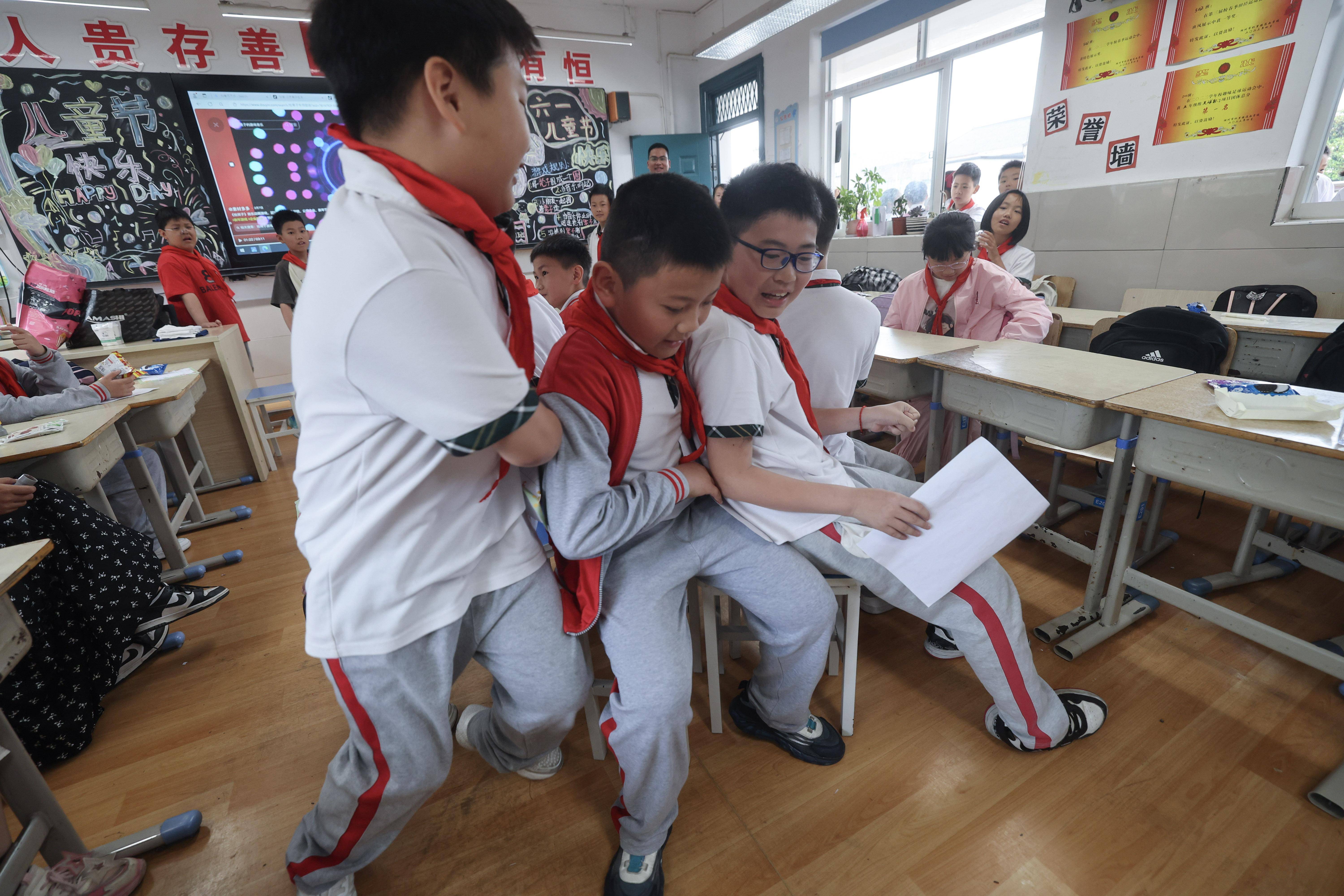 浙江湖州:趣味活动迎"六一"_织里镇_新华社_徐昱