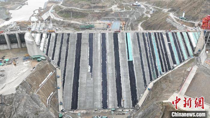 黄河羊曲水电站位于青海省海南藏族自治州兴海县和贵南县交界处,总