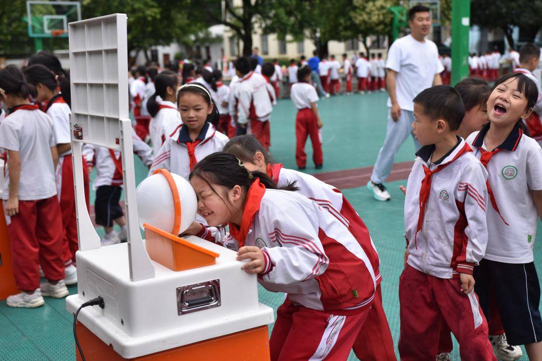 凯里八小:开展"放飞科技强国的梦想"活动