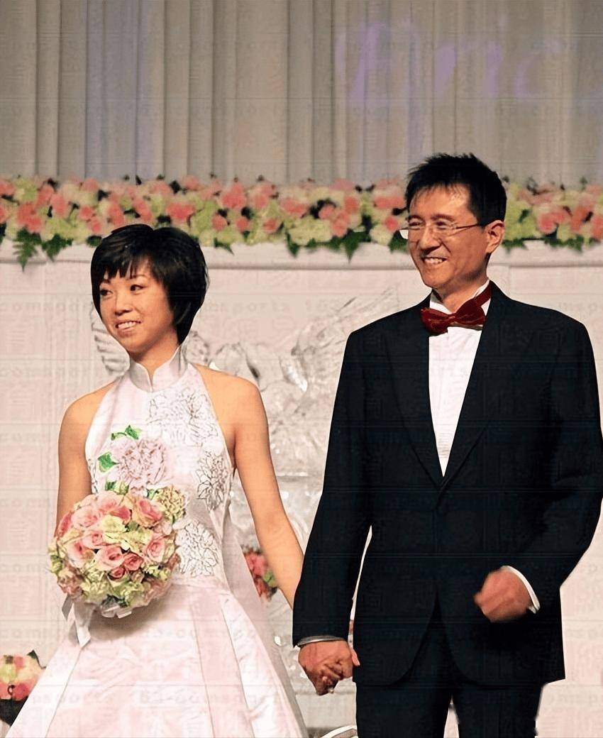 张怡宁:闪婚嫁给袁立前任,生下一儿一女,结婚15年被宠成宝