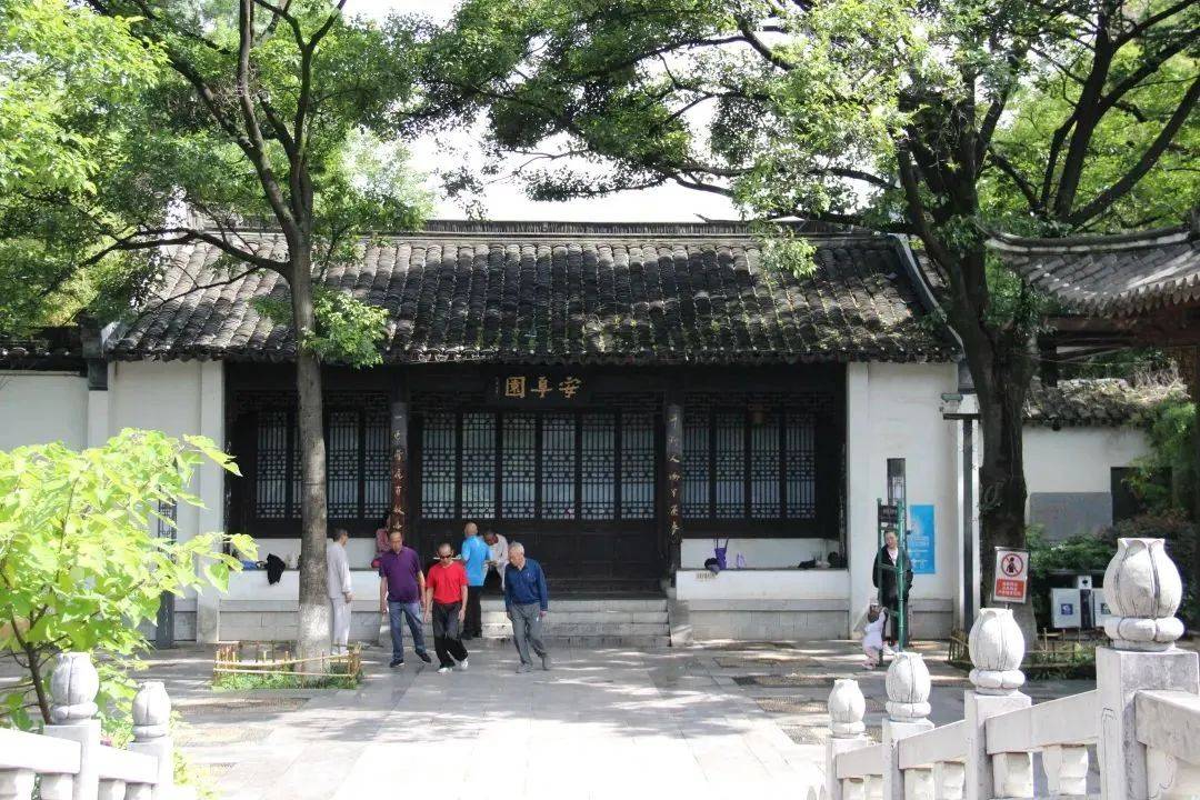 昆明版"江南水乡"藏不住啦_莲花池公园_苏州古典园林_成章