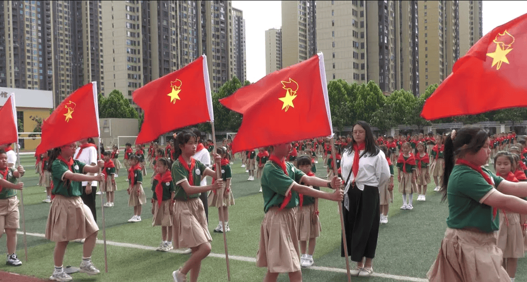 团大悟县委,大悟县少工委联合大悟县教育局在该县泉水实验学校举行了"