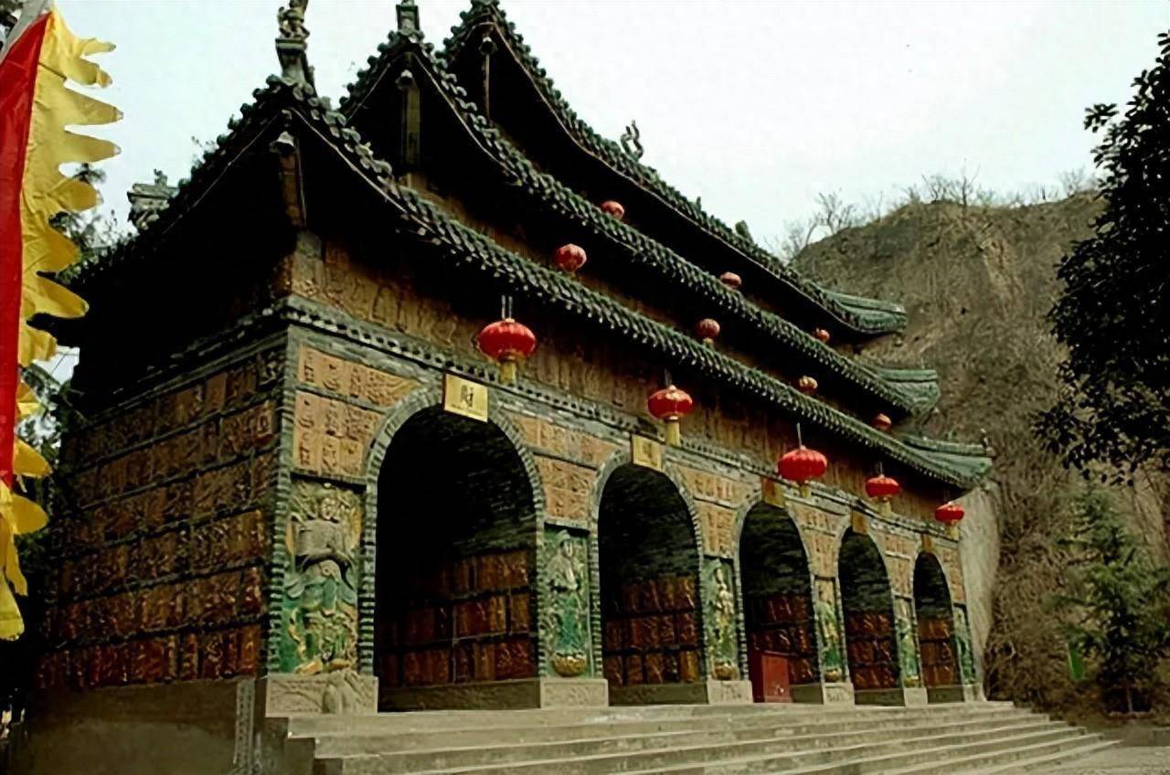 洛阳一处千年古刹,曾与白马寺,龙门石窟齐名,如今却已杂草丛生