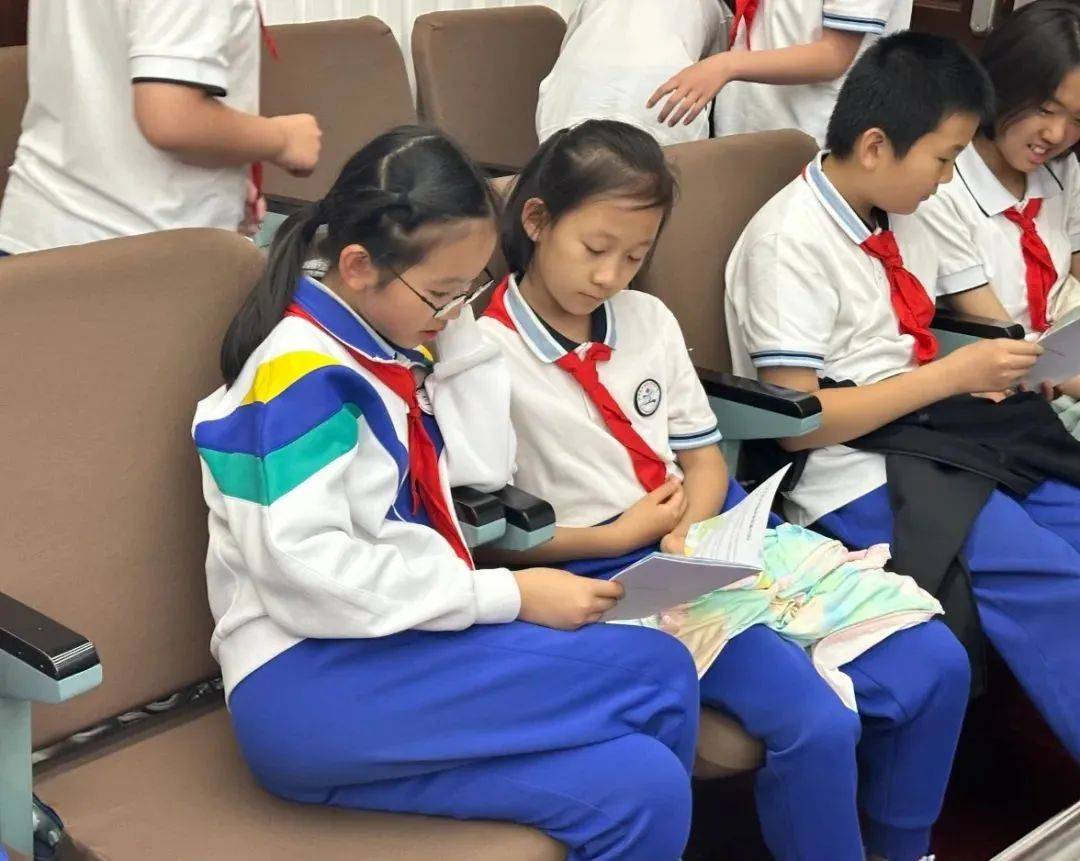 【护苗普法】以法为礼庆"六一" 法润童心促成长——河西区上海道小学