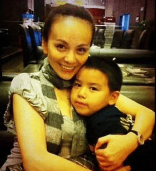 两段婚姻留下遗憾,做单亲妈妈多年,儿子鼓励她大胆爱_王琳_事业_生活