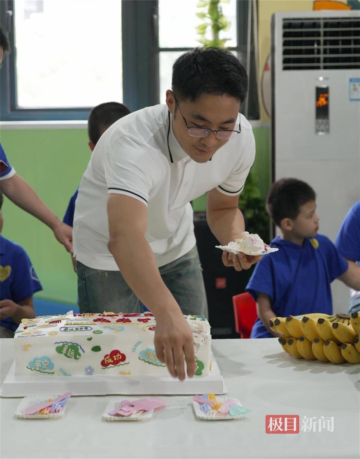 未来可期——我们的金色童年"的主题社会融合活动在武汉蜗牛家园举行