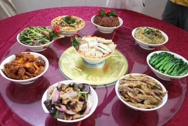 客家饮食九大簋分布流行于增城北部的客家地区,是派潭客家人逢年