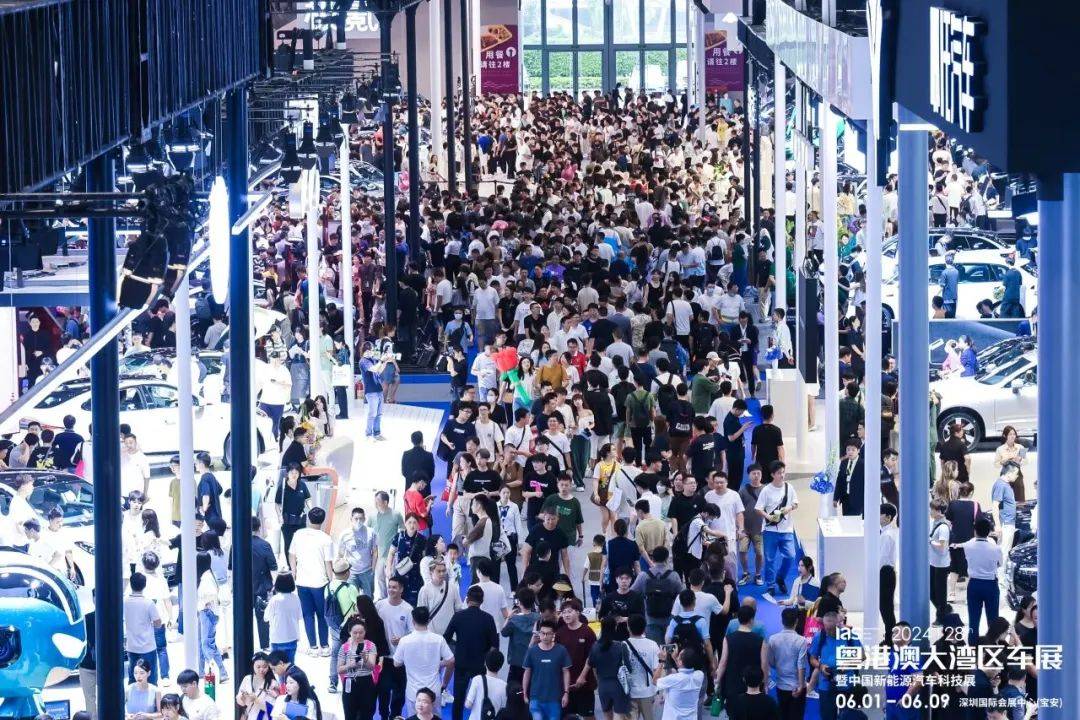 宝安这场车展超火爆!两日逾30万人次现场看车
