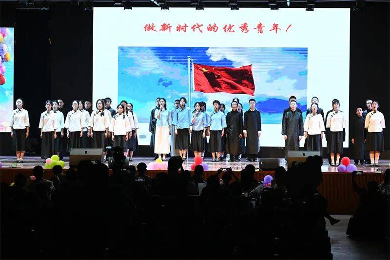 告别金色童年 拥抱多彩青春——温江二中初一年级儿童节文艺汇演活动