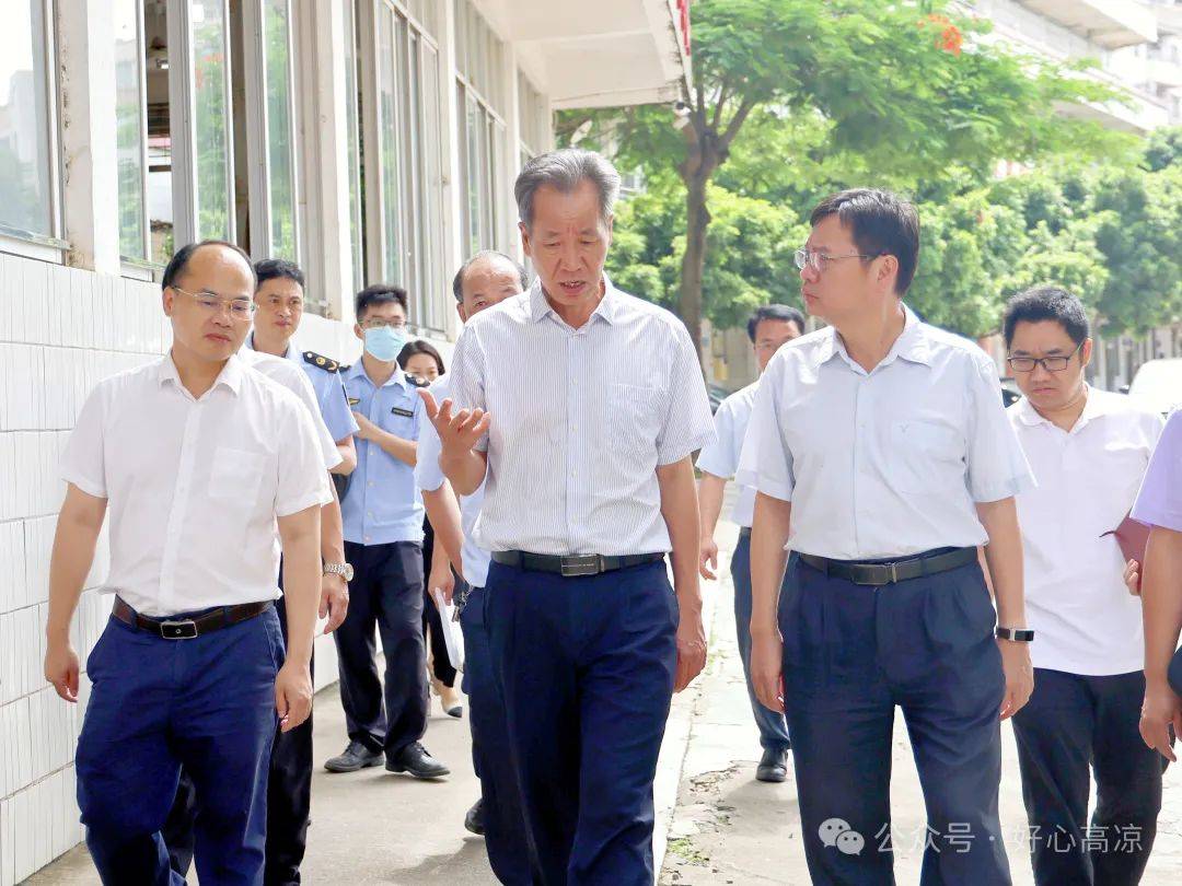 当天,王土瑞一行先后深入市第一职业技术学校(挂榜校区),广东高州中学