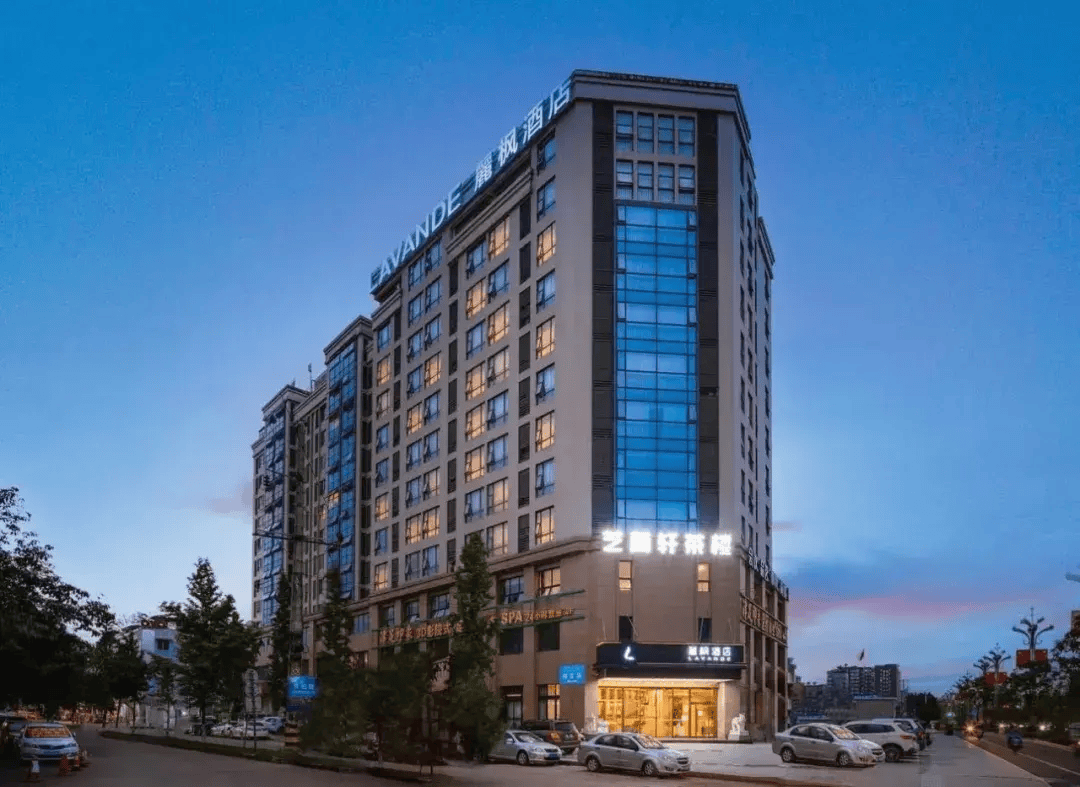 路地铁站坐地铁来的朋友麓枫酒店不用出门就能观看比赛酒店就在南河边