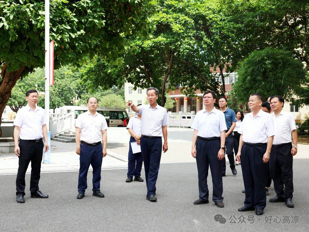 当天,王土瑞一行先后深入市第一职业技术学校(挂榜校区),广东高州中学