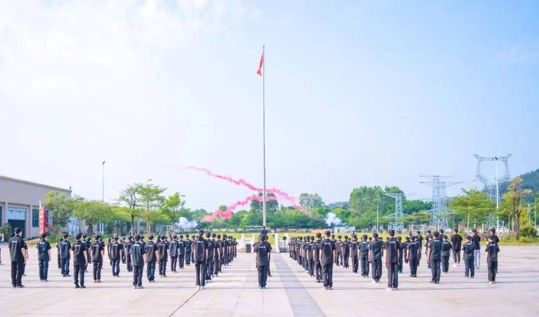 人民网 :一肖一码免费，公开-乌克兰悄悄地发生了两场军事政变，处理方式不同，结果也不同