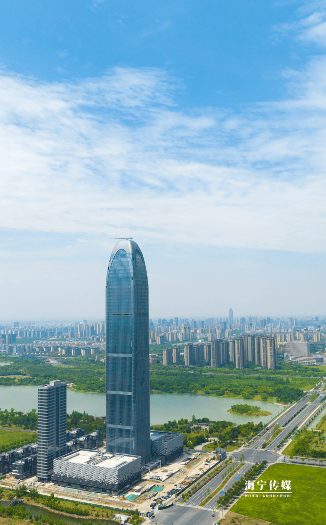 海宁268米大楼,今天幕墙封顶!