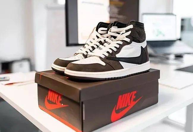 作为曾经荣获 "年度鞋王"之称的 travis scott x air jordan 1,在2019