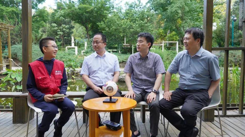 采访奥运冠军刘洋和樊家懿北大博导,科学家刘颖走进新京报小记者课堂