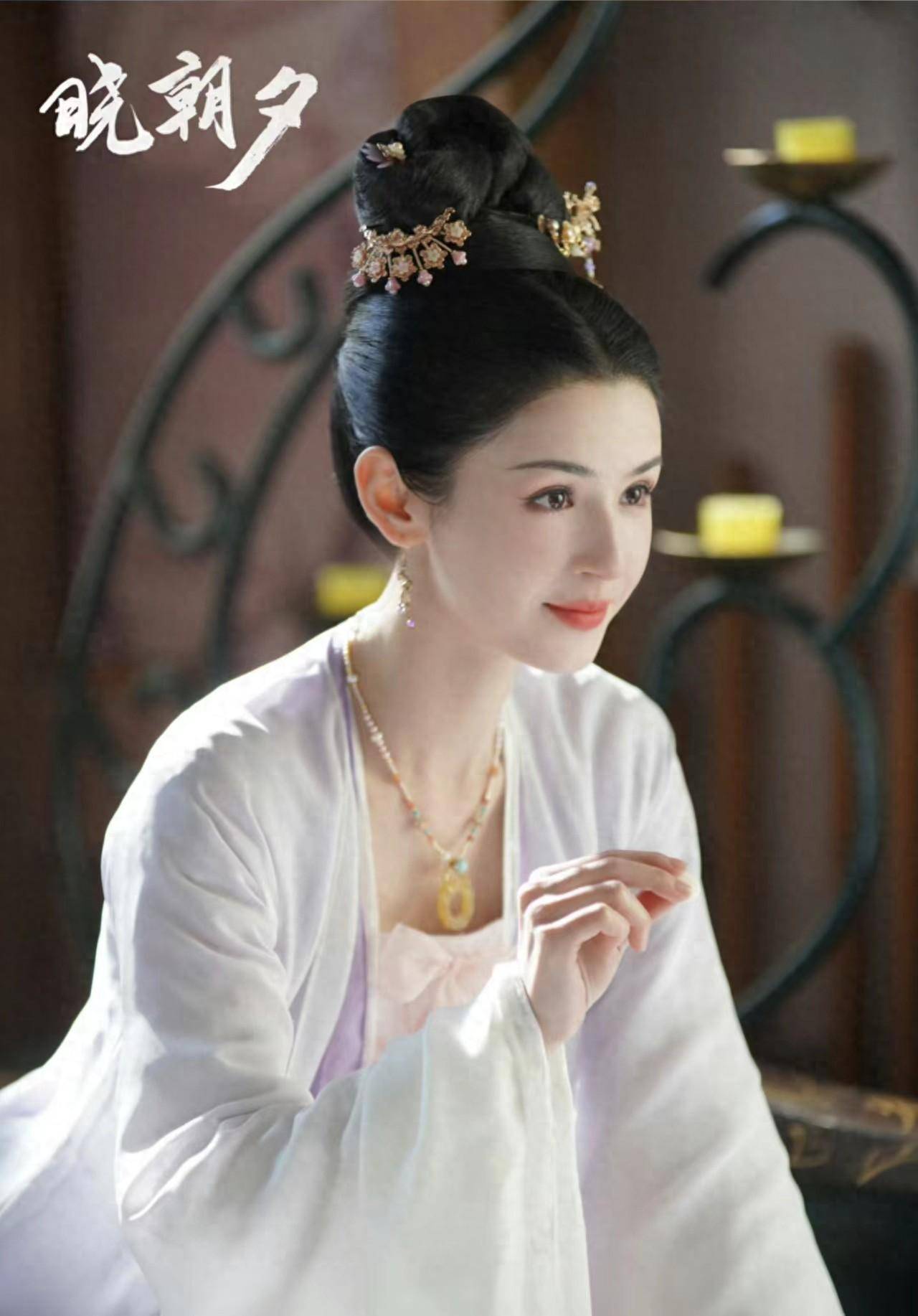 据悉,《晓朝夕》是由哈妮克孜搭档焉栩嘉领衔主演的一部古装奇幻爱情
