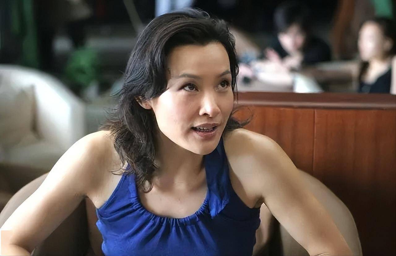 斩获影后却去美国刷盘子,生下女儿抛弃养女,陈冲是个怎样的人?