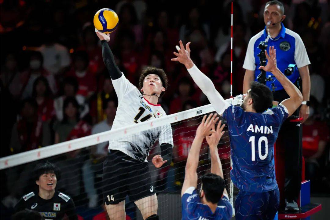 石川祐希和高桥蓝回归 日本男排主场王牌阵容 3-0横扫伊朗 送给对手五