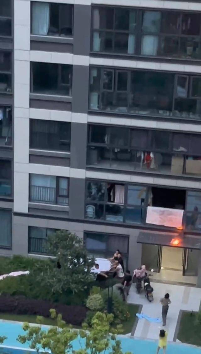 千钧一发之际上演暖心救援 为临平乔司这群好邻居"点赞"