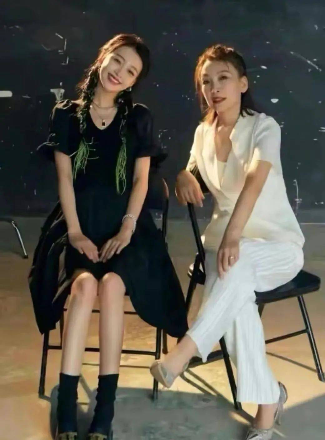 孙怡妈妈也太美了,撞脸李冰冰身材更精致,年近6旬看着却像30岁