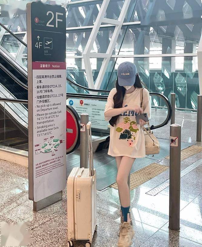 今夏"下衣失踪"很流行,太显高了!